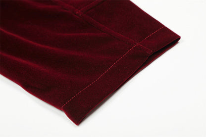 JACKE MIT METALLNIETEN, REISSVERSCHLUSS UND FELLBESATZ