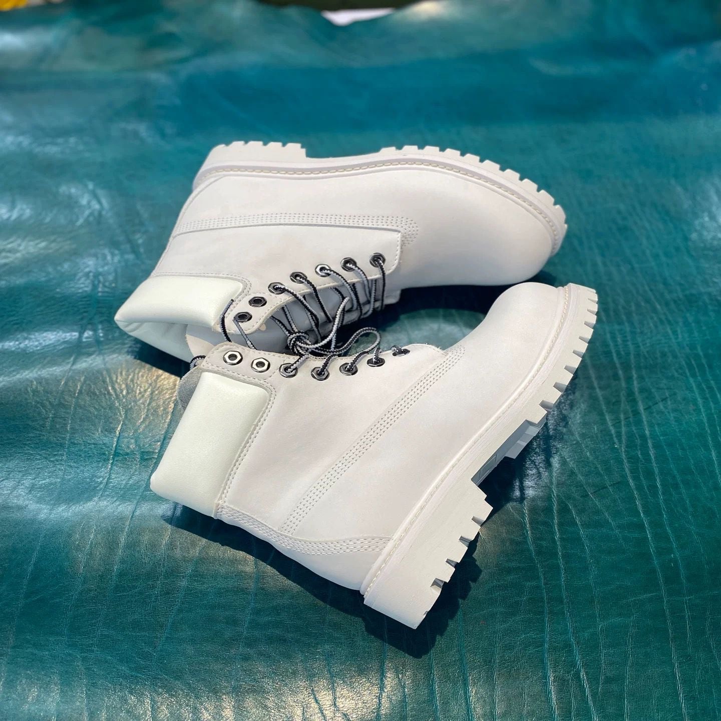 Crimson Worker - White